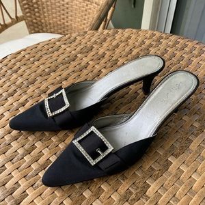 Unisa Jewel Mule Buckle Closed Toe Low Heel Size 8